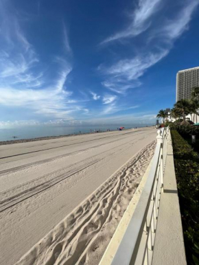 Miami Hollywood Great Two Bedroom Apartment with Channel View 006-22bvic